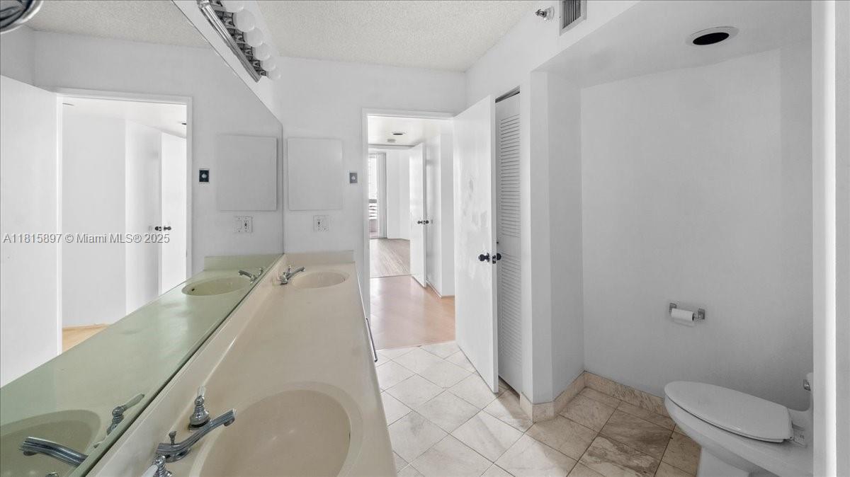 19195 NE 36th Ct # 2004