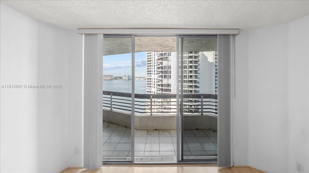 19195 NE 36th Ct # 2004