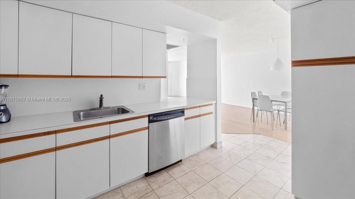 19195 NE 36th Ct # 2004