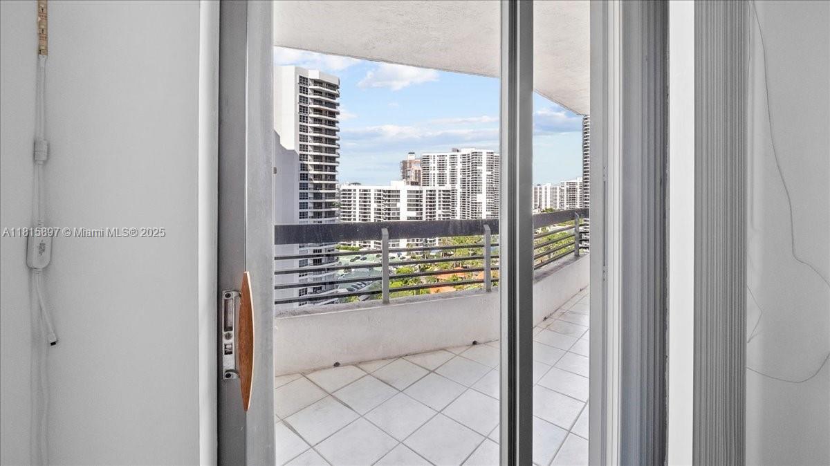 19195 NE 36th Ct # 2004