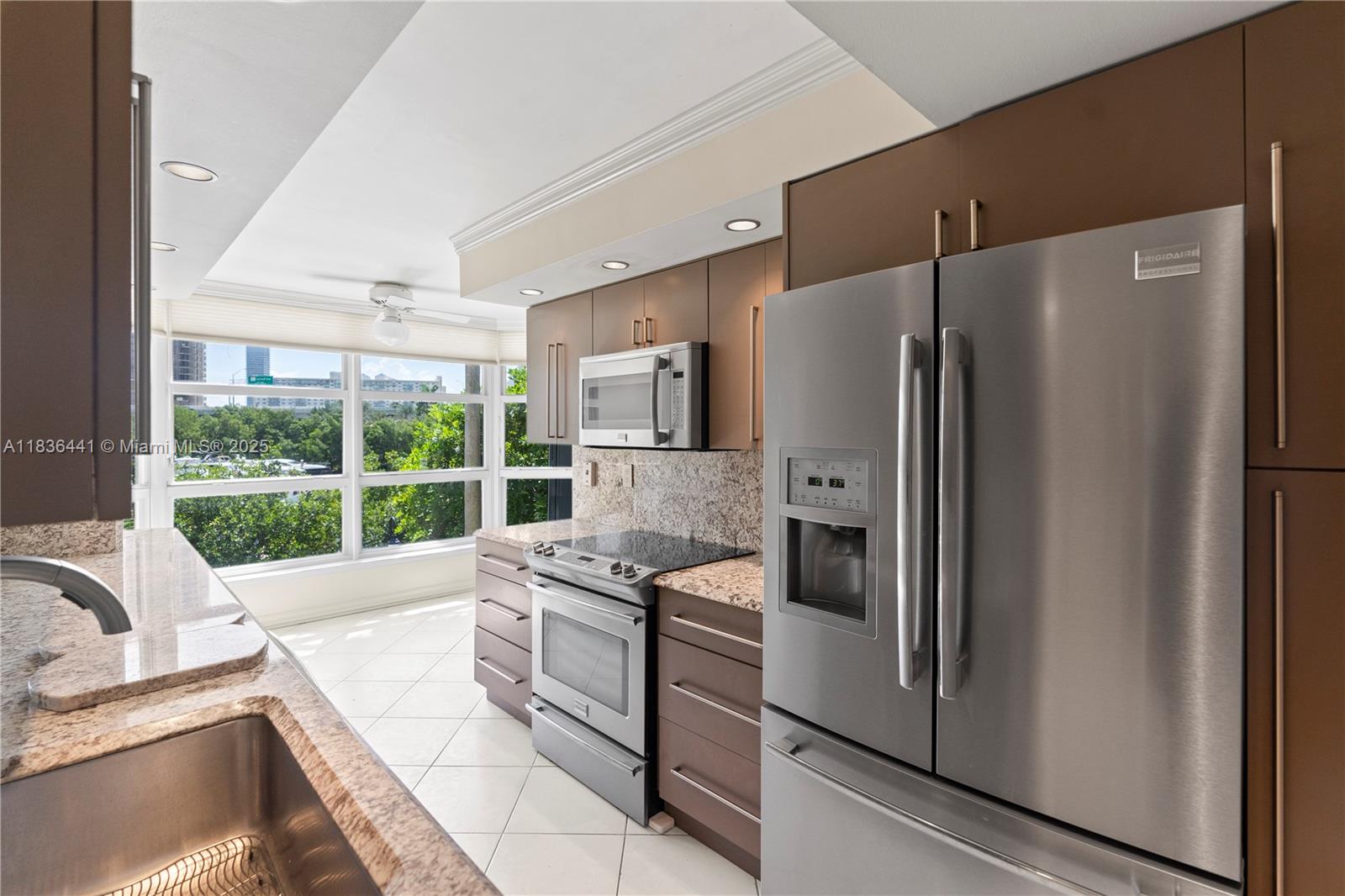 3500 Mystic Pointe Dr # 306