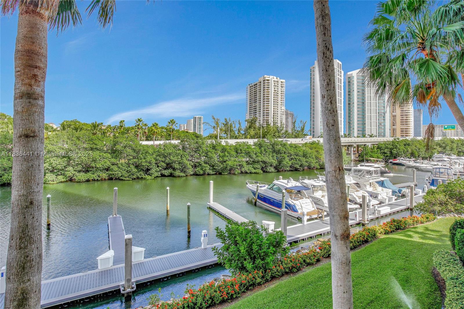 3500 Mystic Pointe Dr # 306
