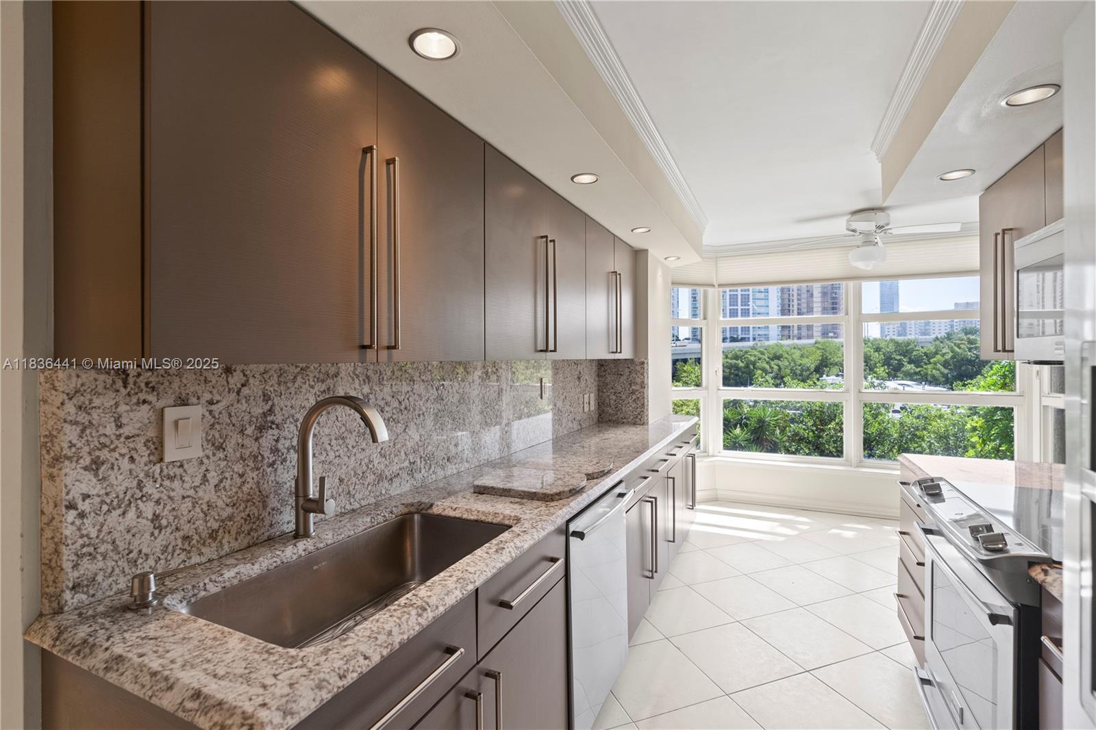3500 Mystic Pointe Dr # 306