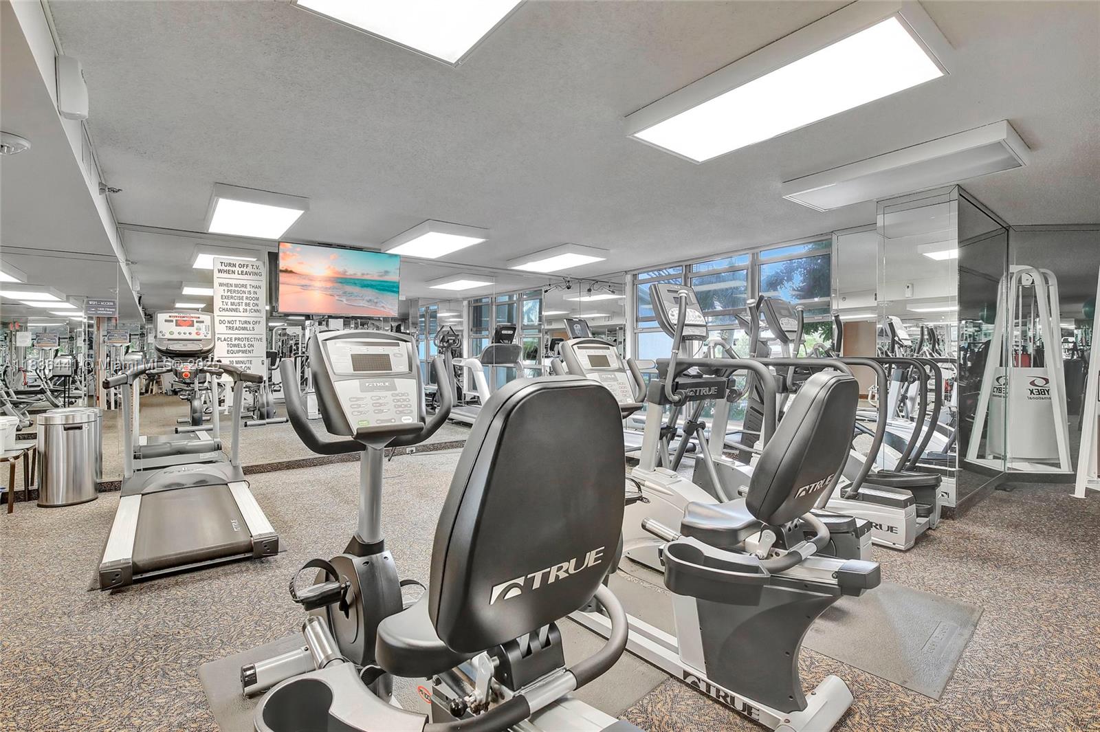 3500 Mystic Pointe Dr # 306