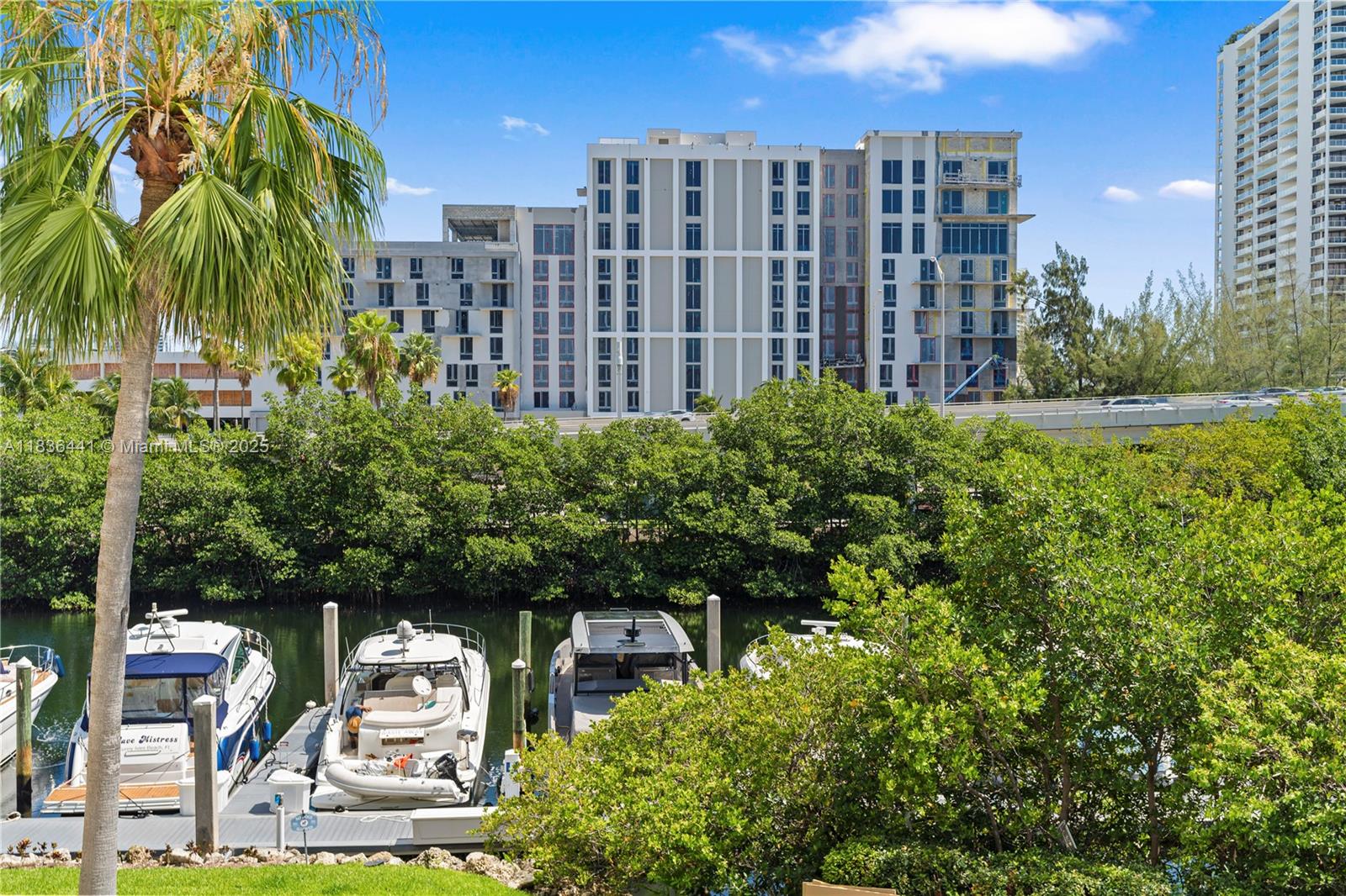 3500 Mystic Pointe Dr # 306
