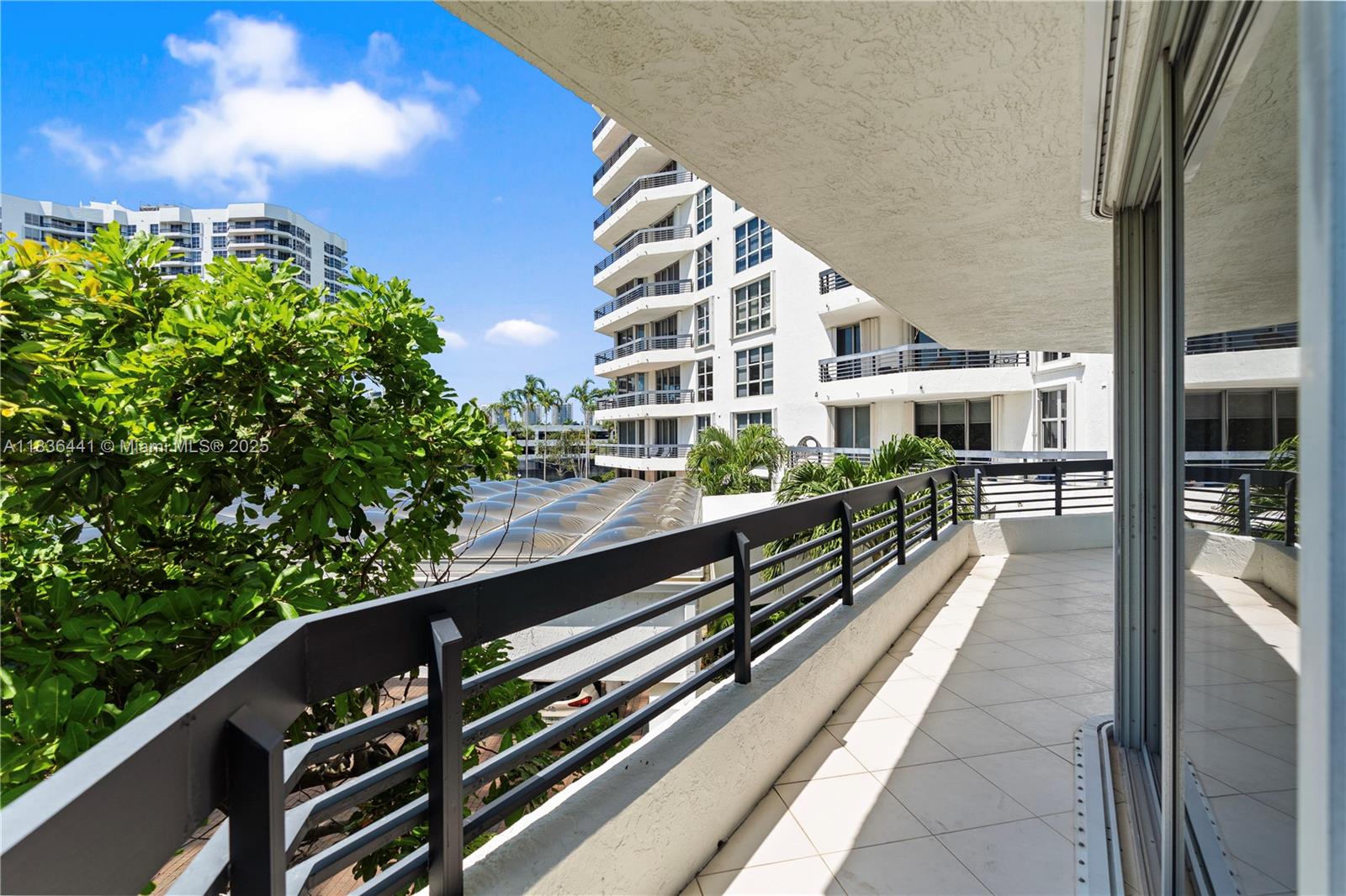 3500 Mystic Pointe Dr # 306