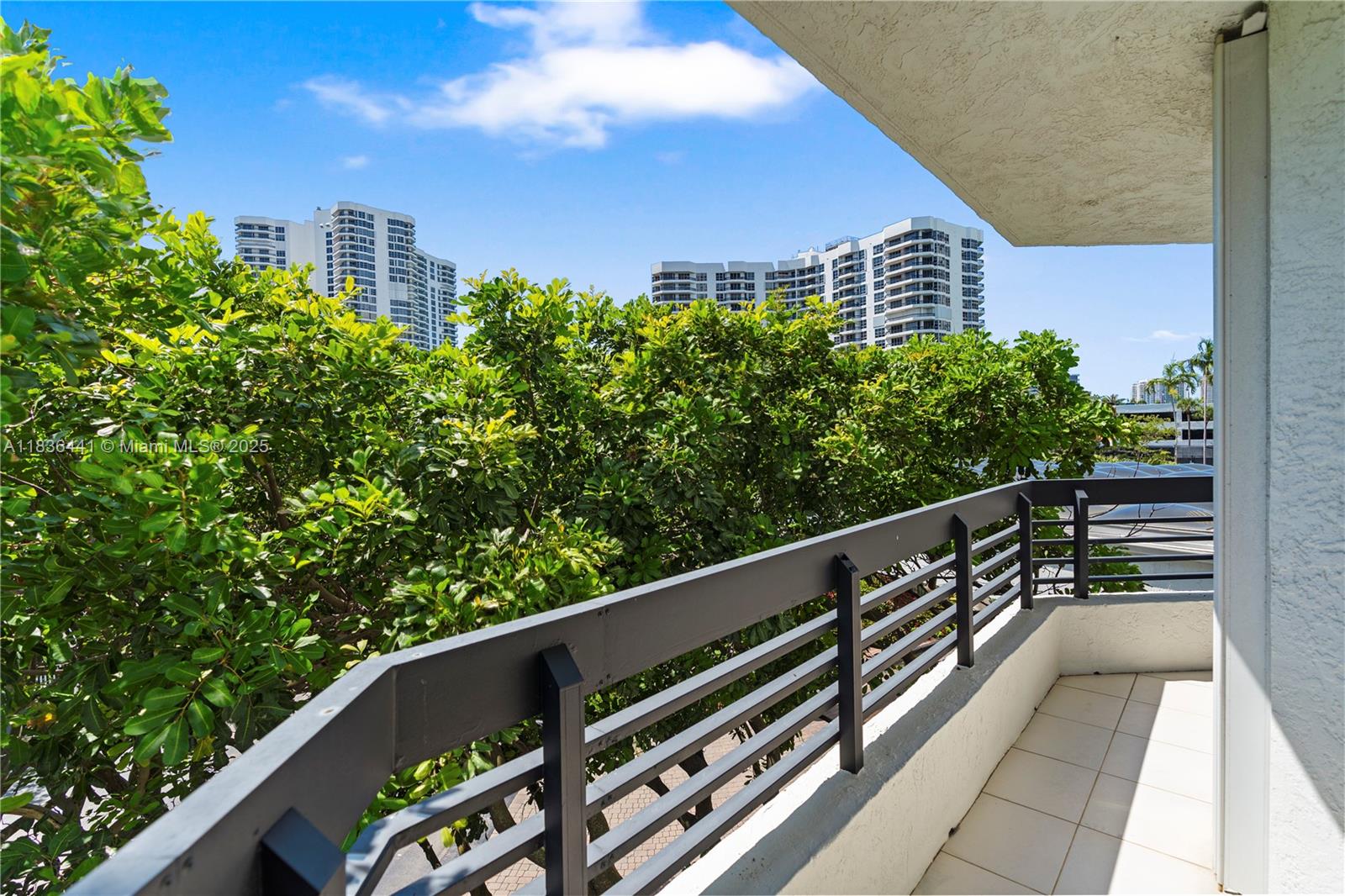 3500 Mystic Pointe Dr # 306