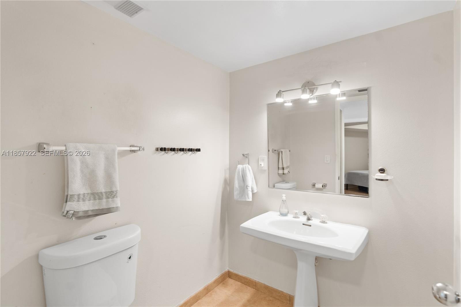 3600 Mystic Pointe Dr # 1616