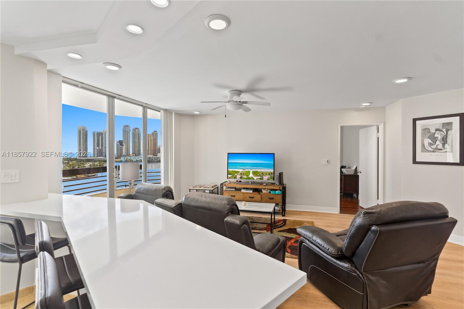 3600 Mystic Pointe Dr # 1616