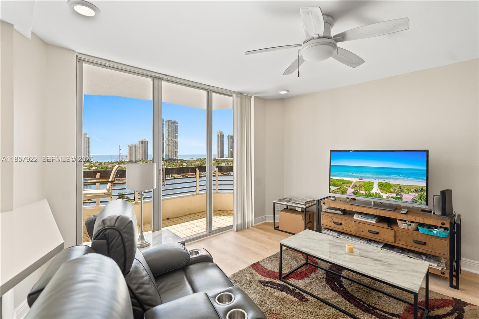 3600 Mystic Pointe Dr # 1616