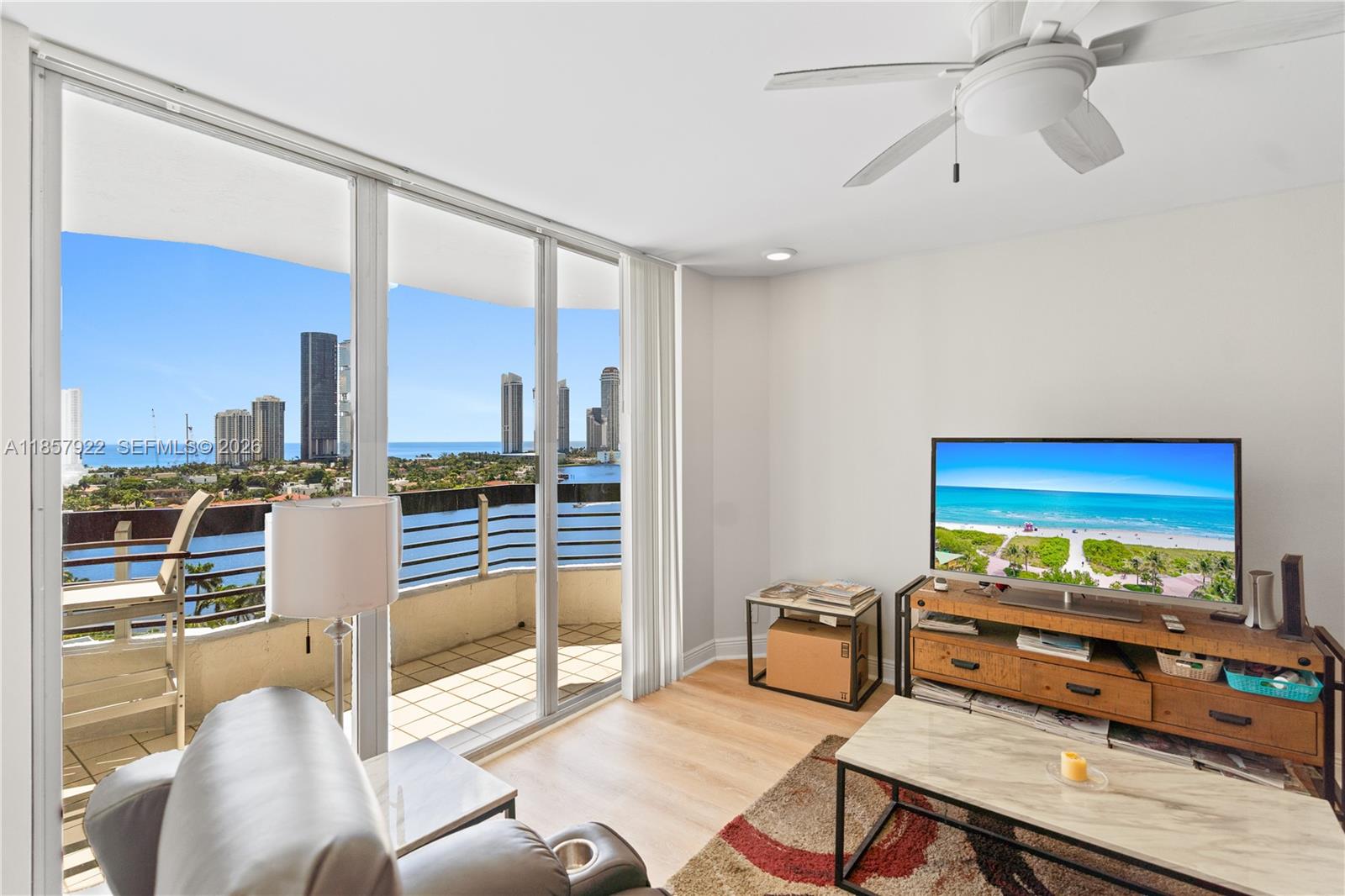 3600 Mystic Pointe Dr # 1616