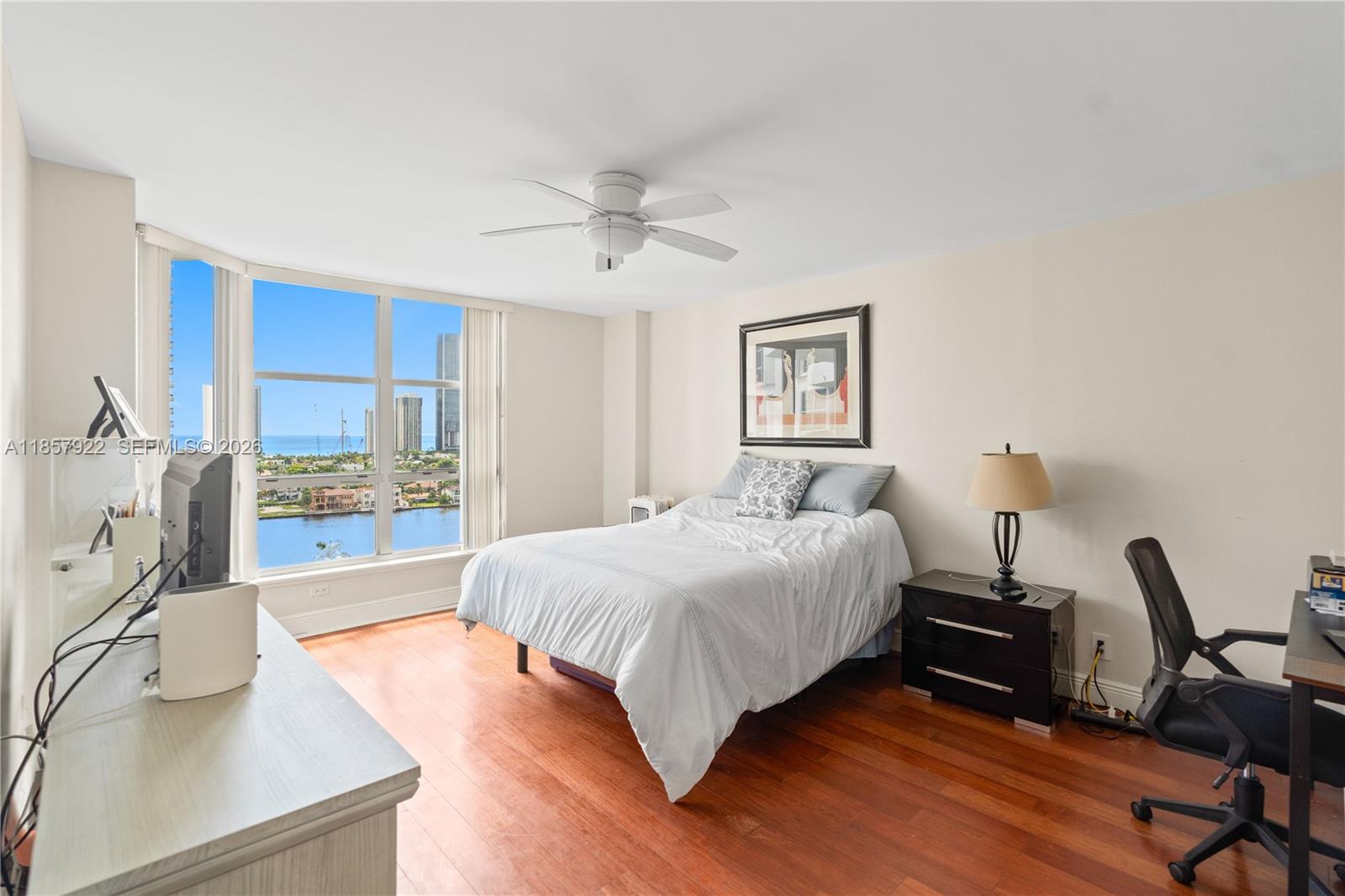 3600 Mystic Pointe Dr # 1616