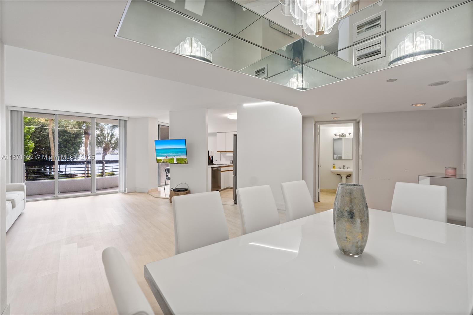 3600 Mystic Pointe Dr # 215