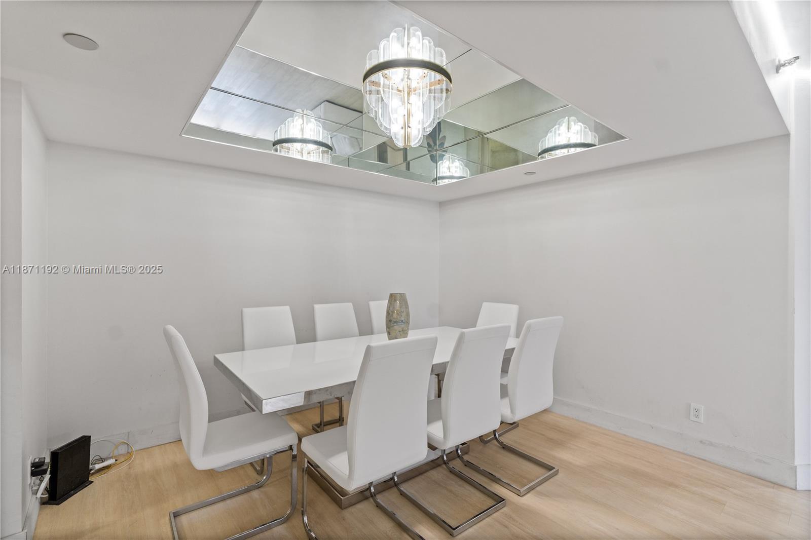 3600 Mystic Pointe Dr # 215