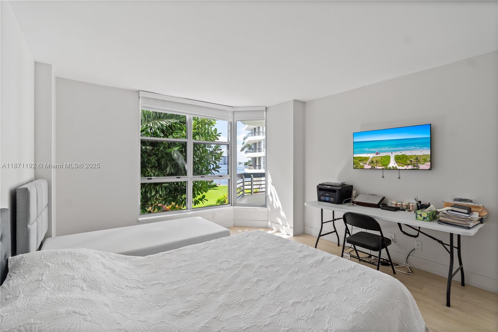 3600 Mystic Pointe Dr # 215