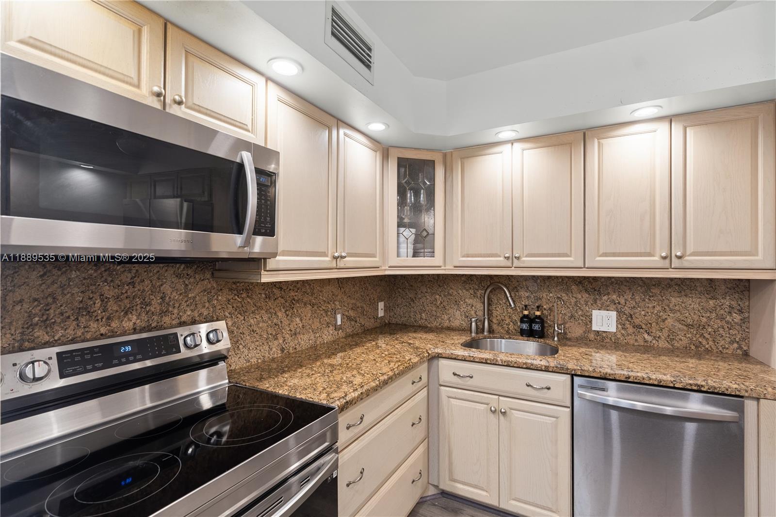 20301 W Country Club Dr # 829