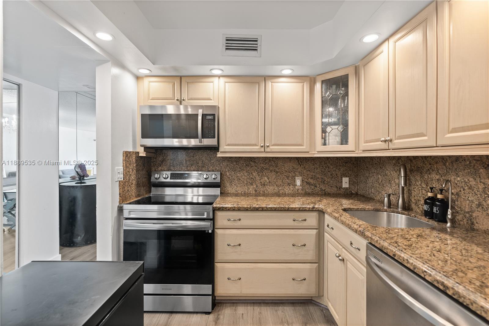 20301 W Country Club Dr # 829