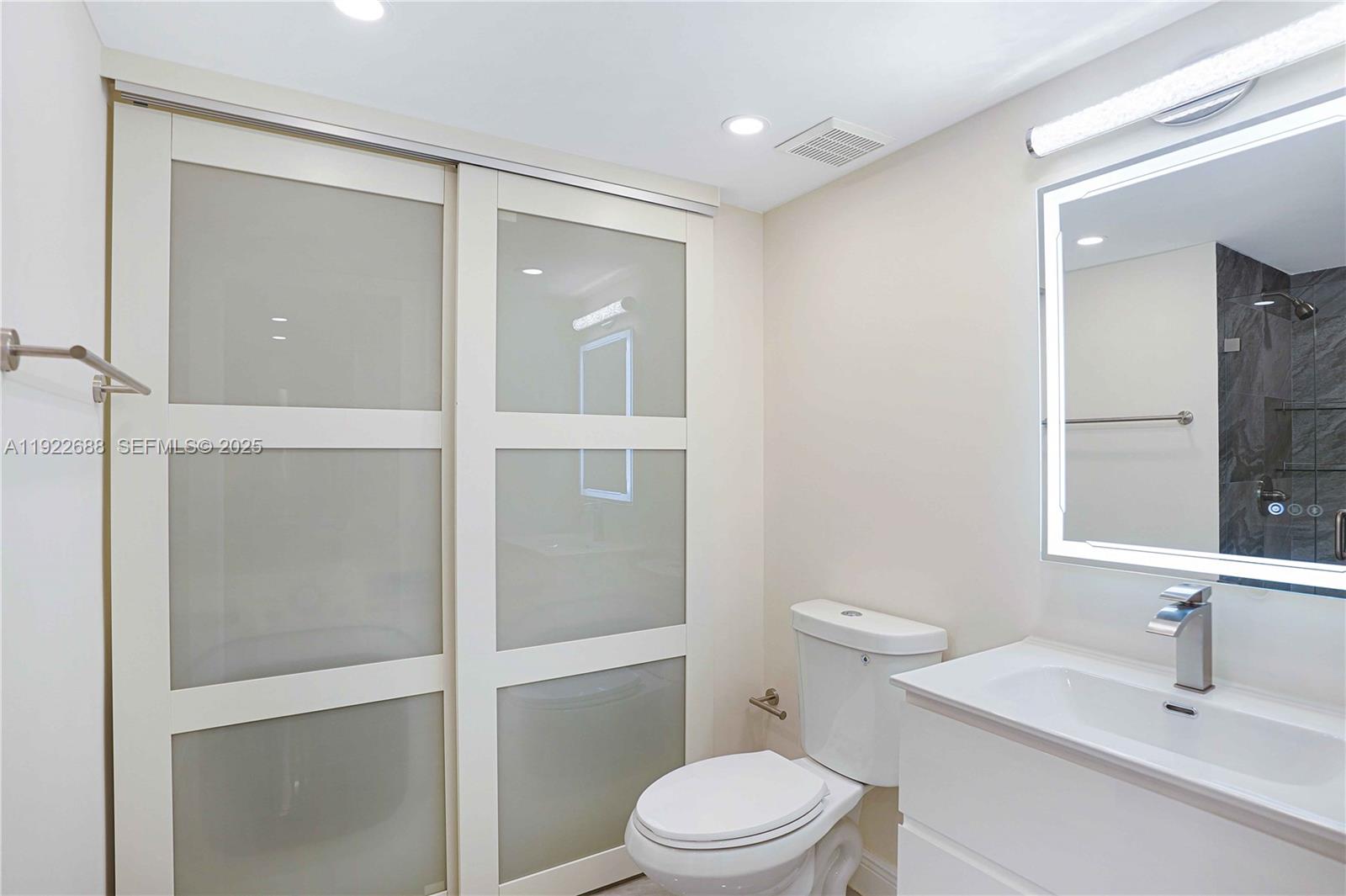 3500 Mystic Pointe Dr # 1206