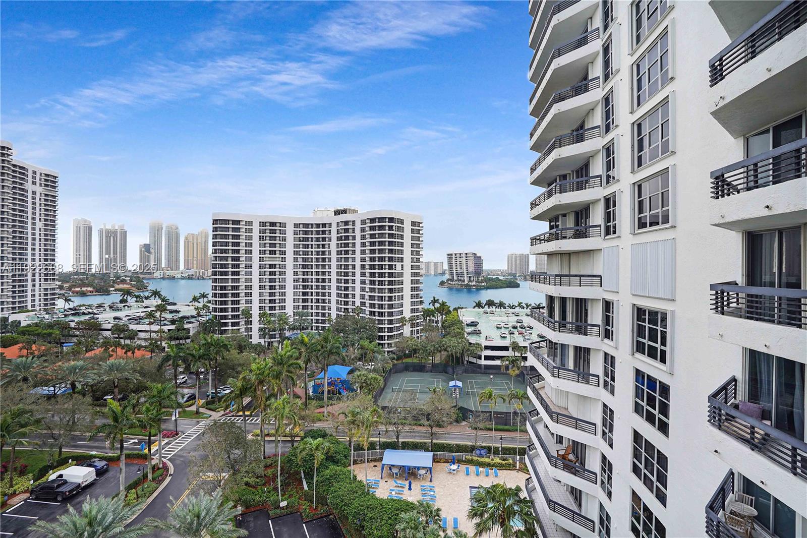 3500 Mystic Pointe Dr # 1206