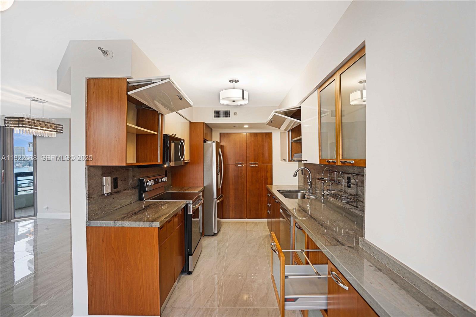 3500 Mystic Pointe Dr # 1206