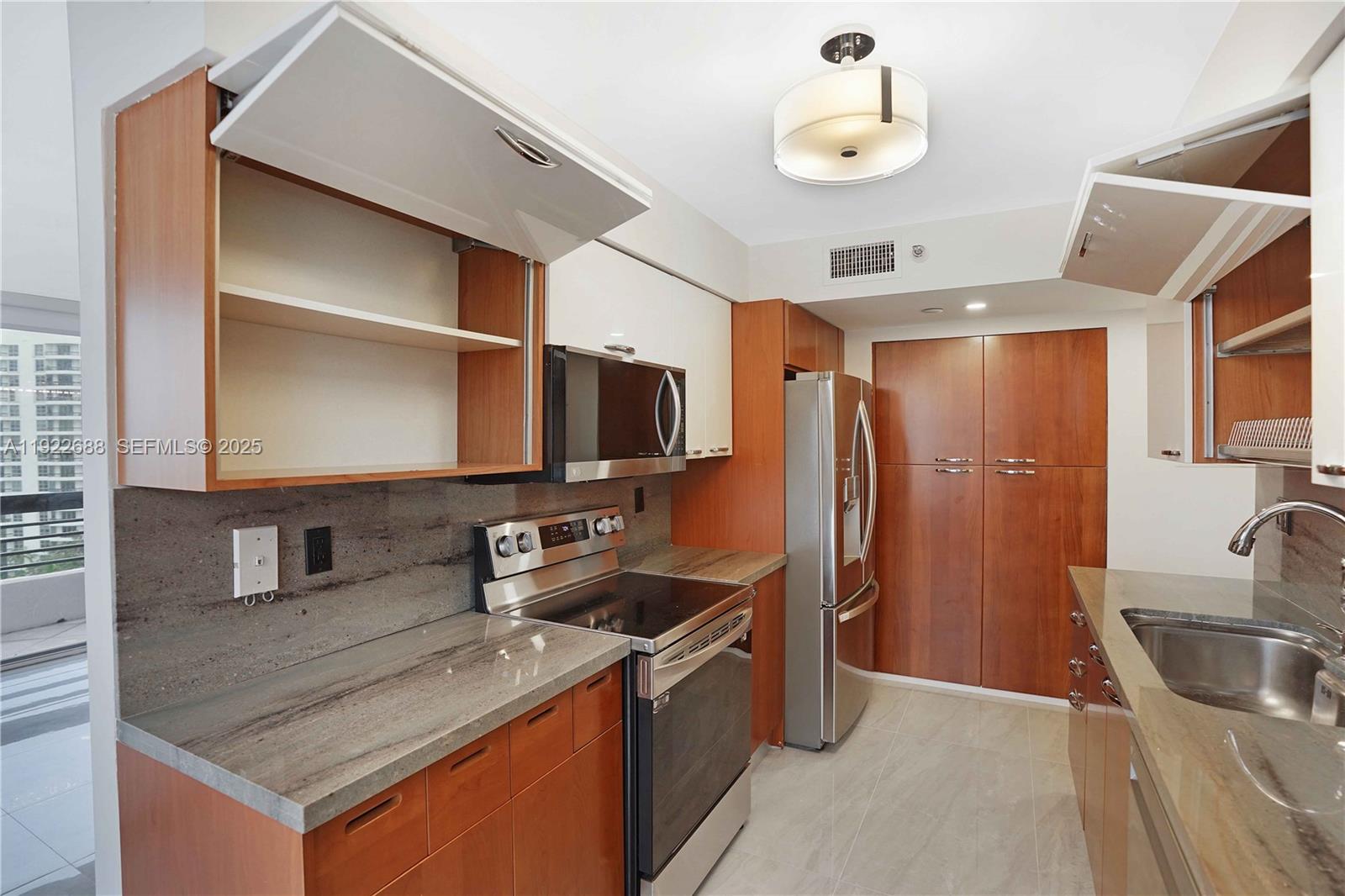 3500 Mystic Pointe Dr # 1206