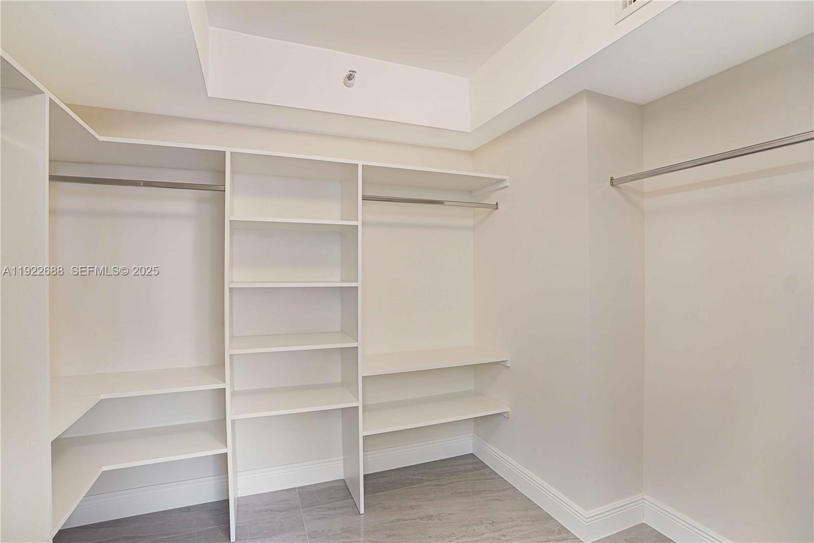 3500 Mystic Pointe Dr # 1206