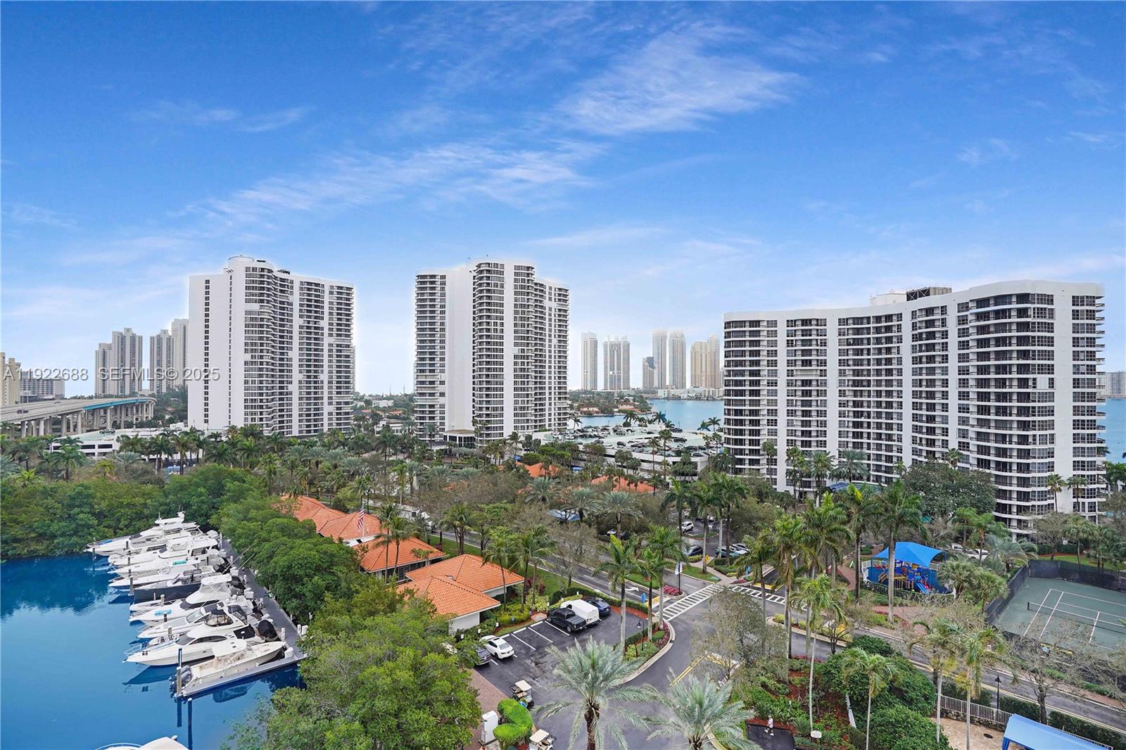 3500 Mystic Pointe Dr # 1206