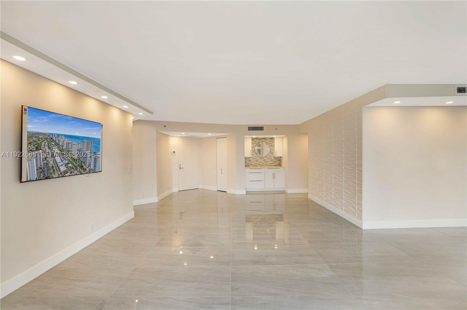 3500 Mystic Pointe Dr # 1206