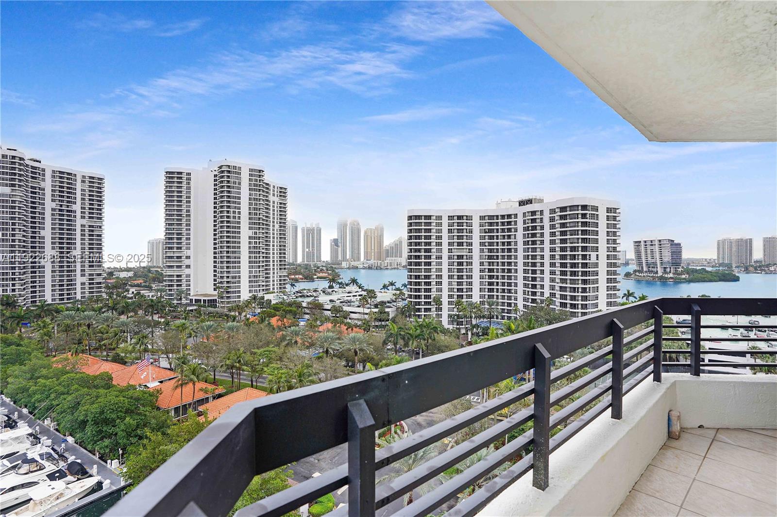 3500 Mystic Pointe Dr # 1206