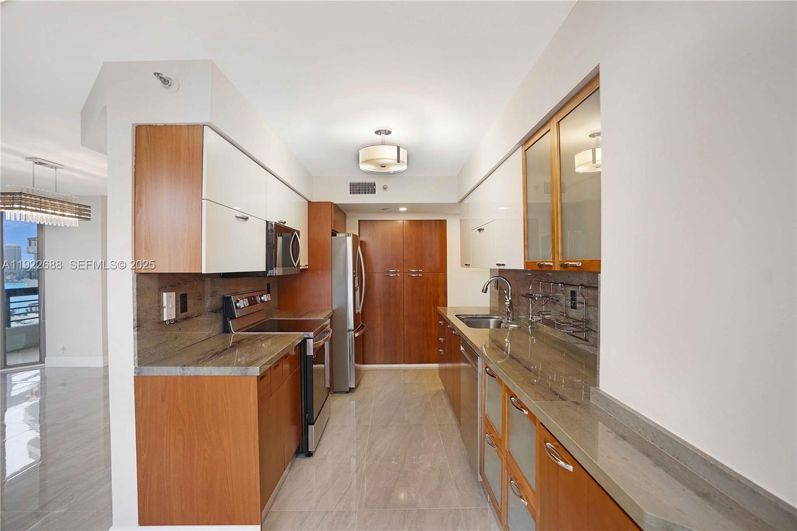 3500 Mystic Pointe Dr # 1206