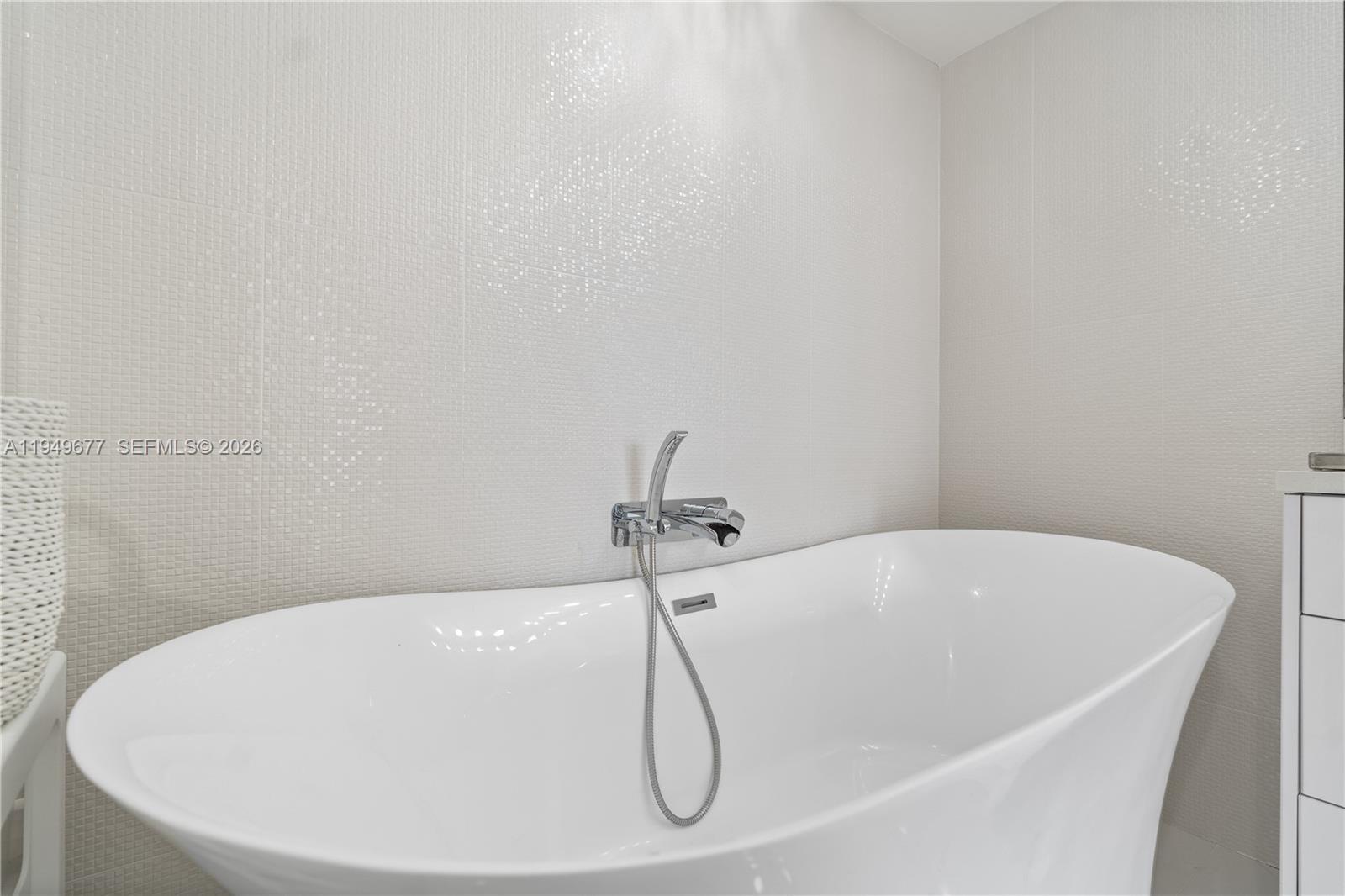 3600 Mystic Pointe Dr # 1017