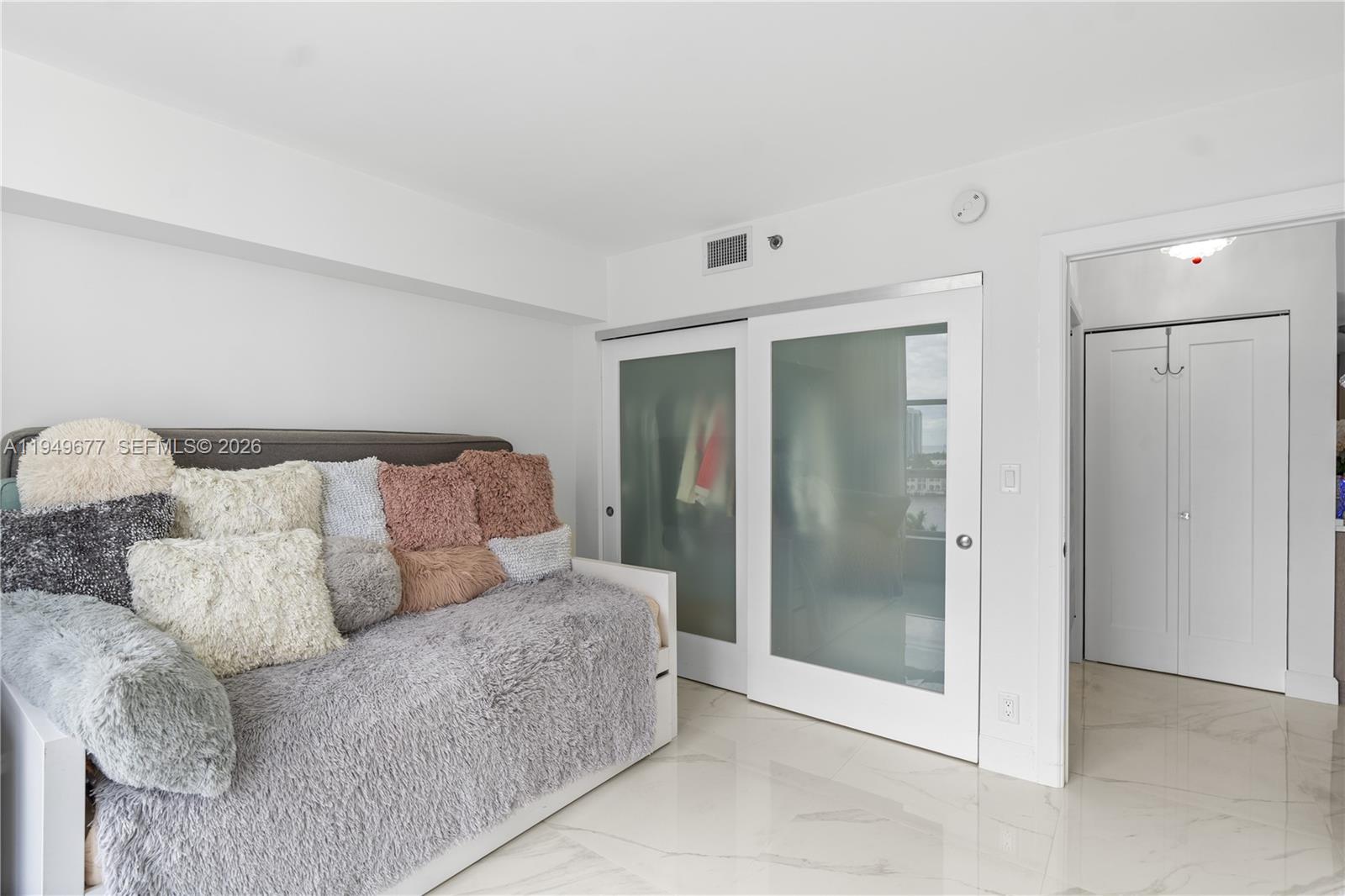 3600 Mystic Pointe Dr # 1017