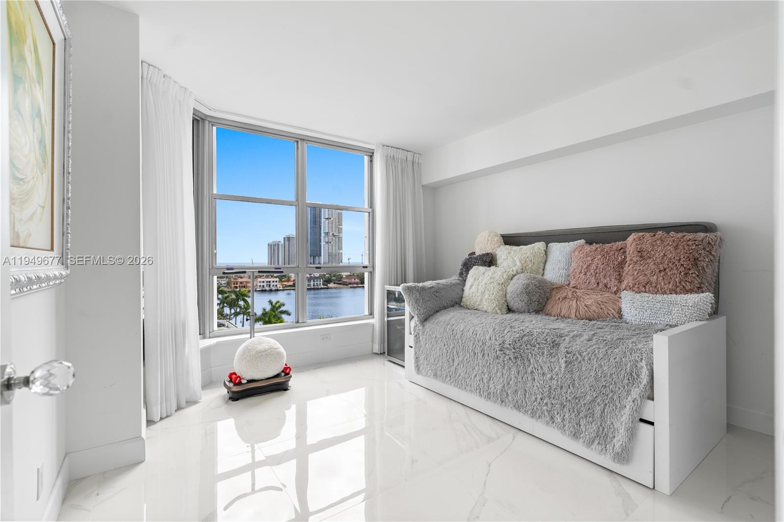 3600 Mystic Pointe Dr # 1017