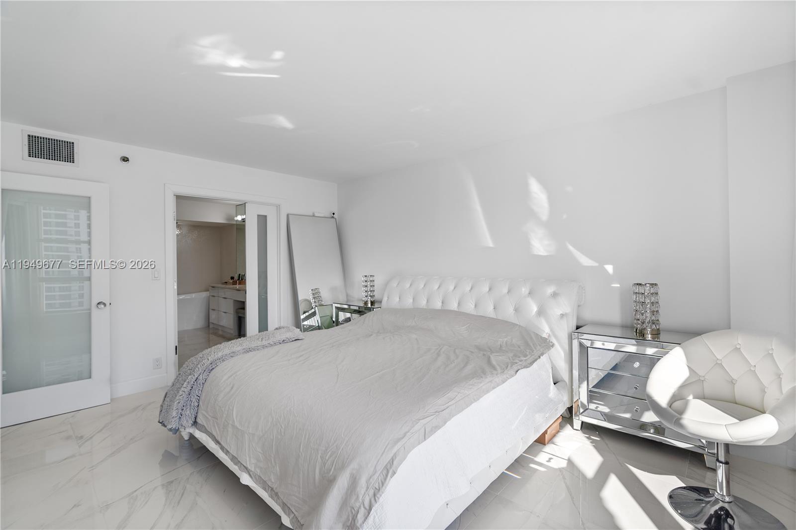 3600 Mystic Pointe Dr # 1017