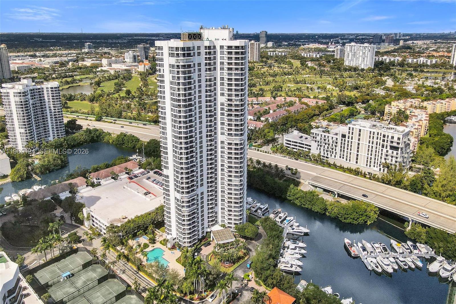 3500 Mystic Pointe Dr # 3206
