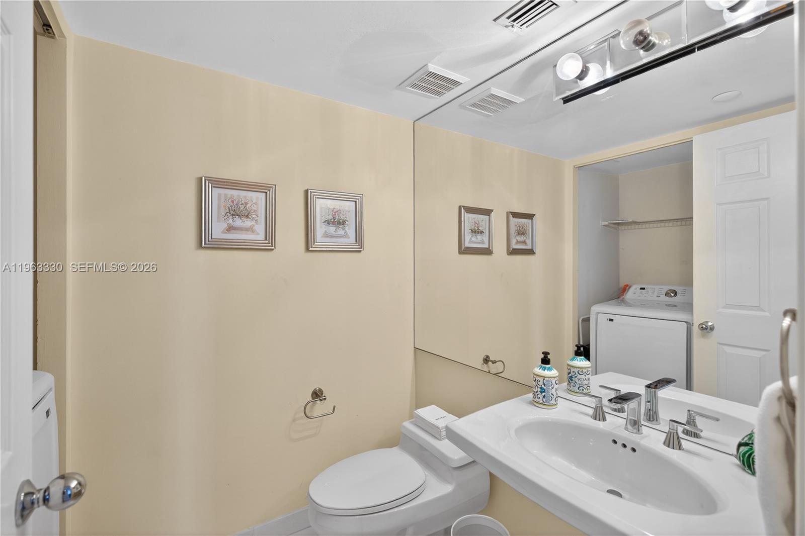 3530 Mystic Pointe Dr # 2202