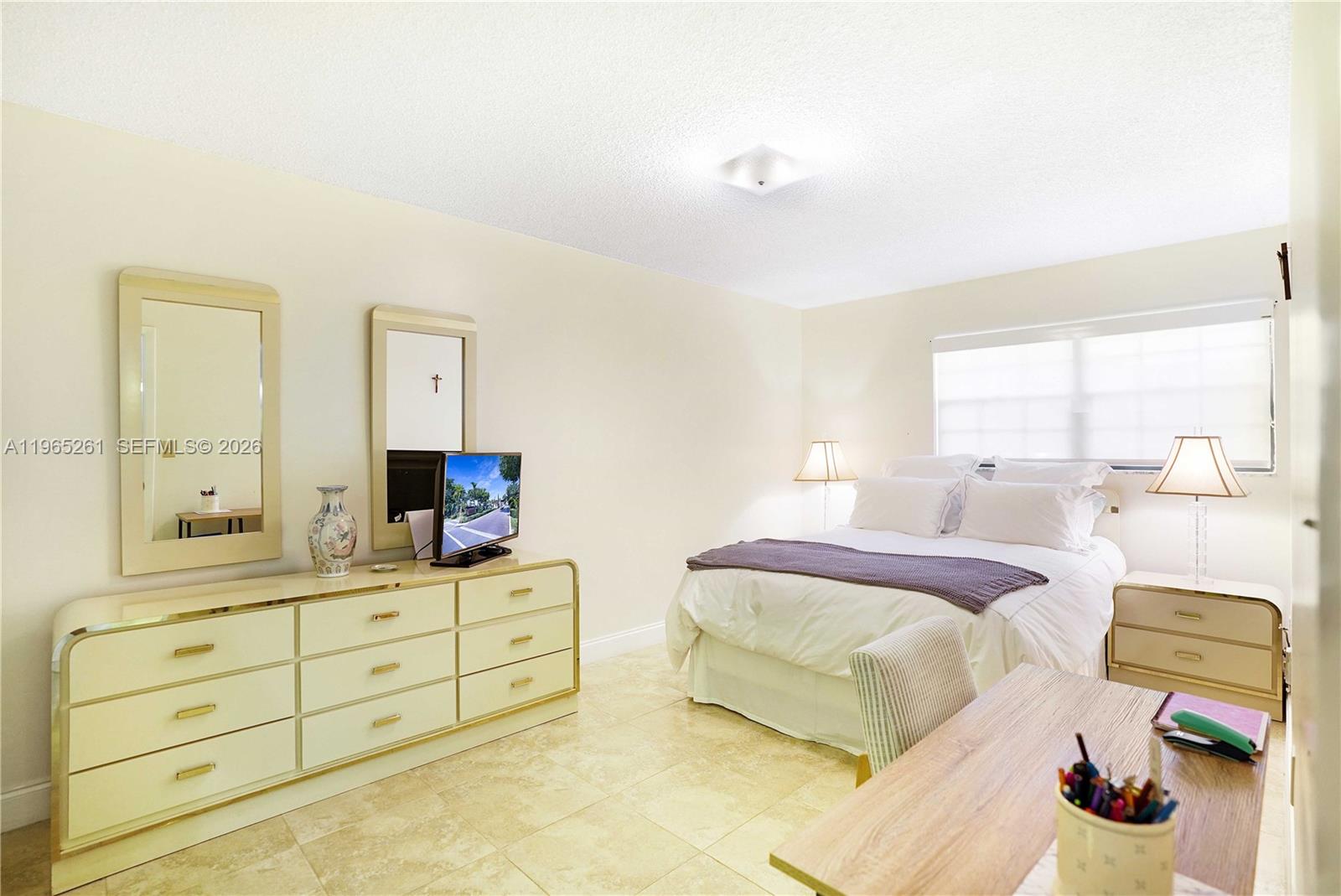 927 NE 199th St # 104