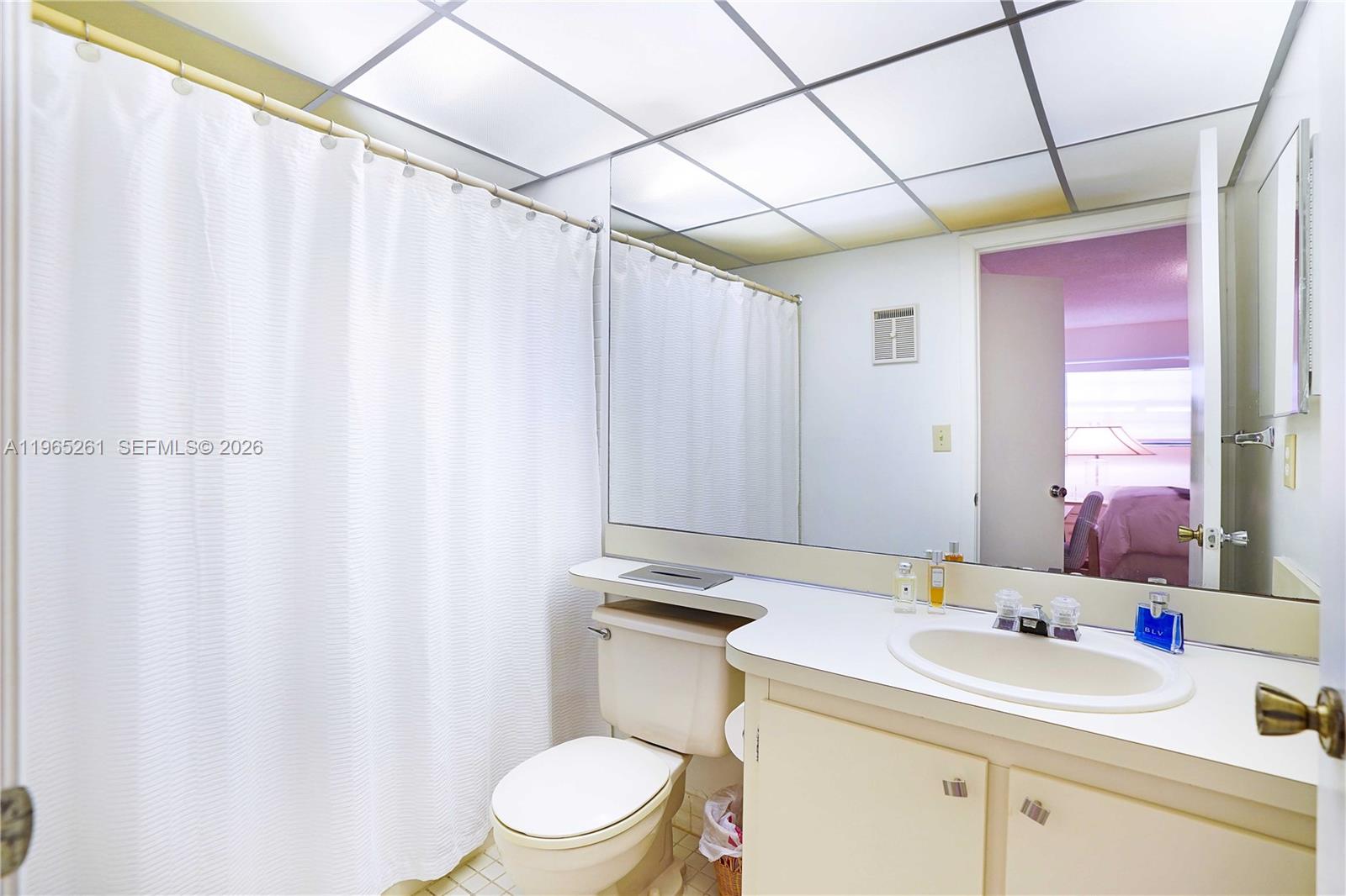 927 NE 199th St # 104