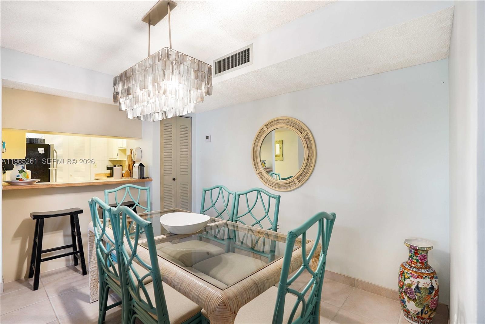 927 NE 199th St # 104