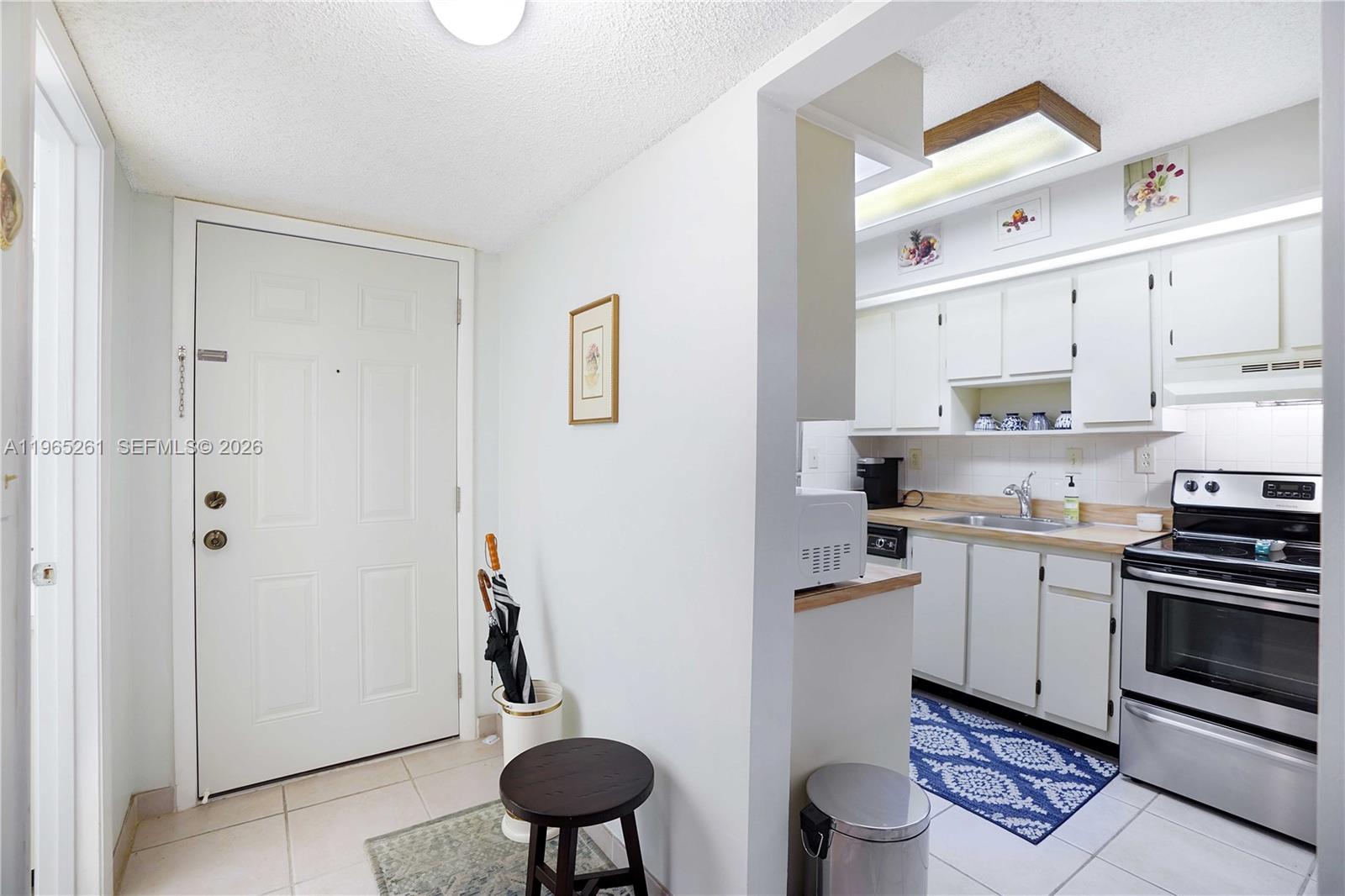 927 NE 199th St # 104