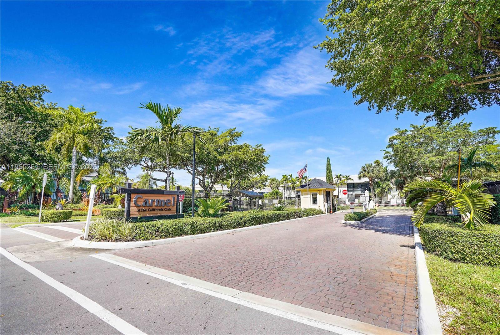 927 NE 199th St # 104