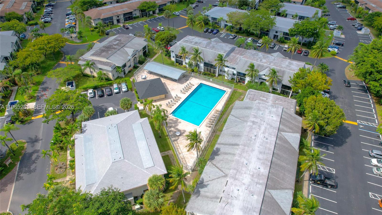 927 NE 199th St # 104