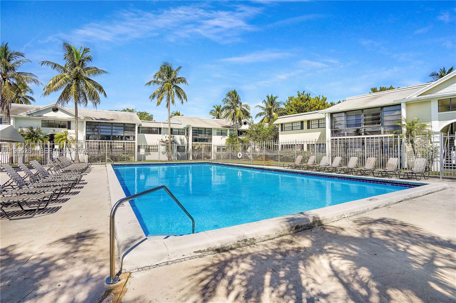 927 NE 199th St # 104