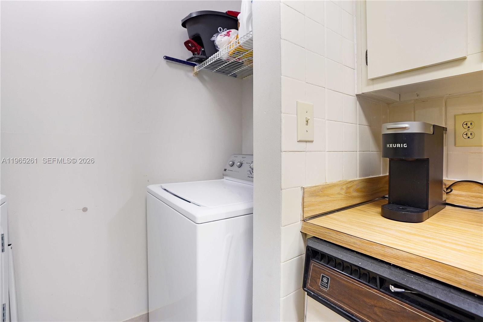 927 NE 199th St # 104