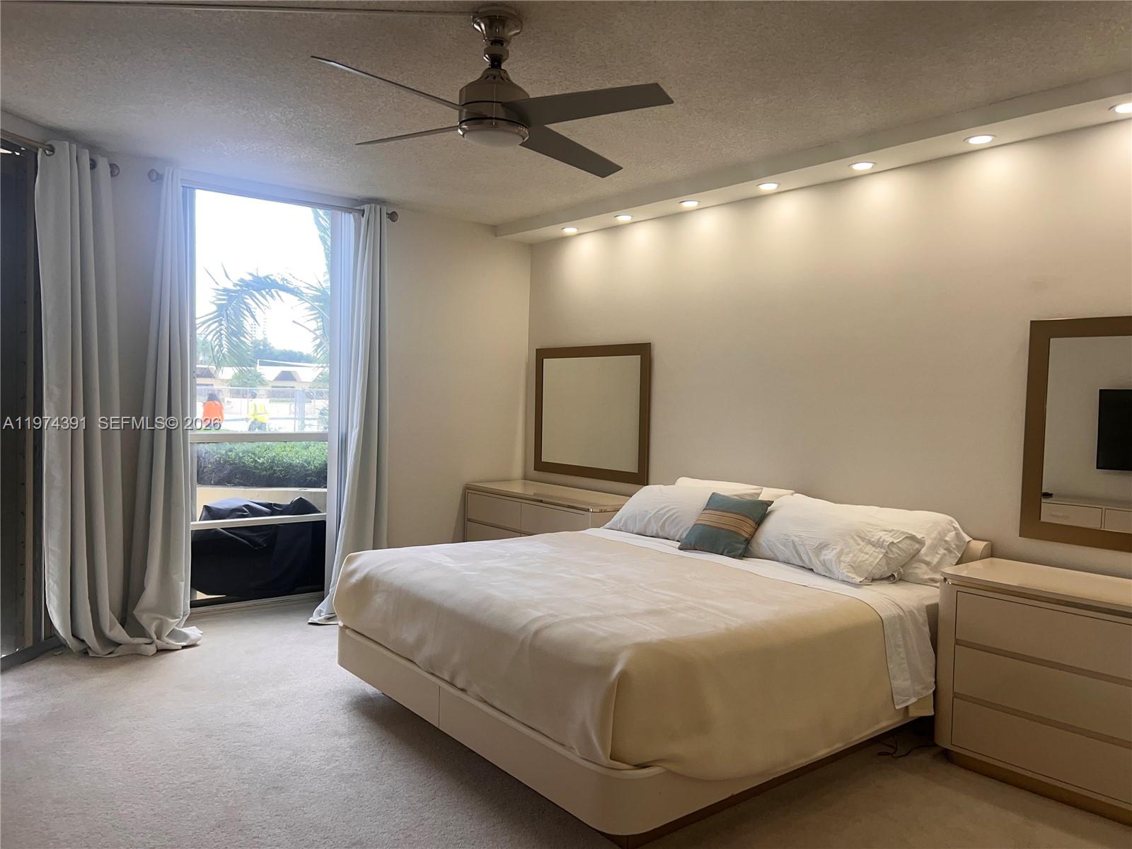 20191 E Country Club Dr # 407