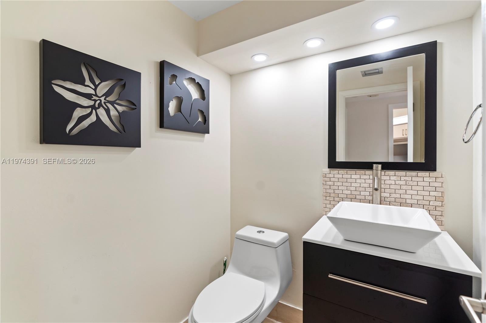 20191 E Country Club Dr # 407