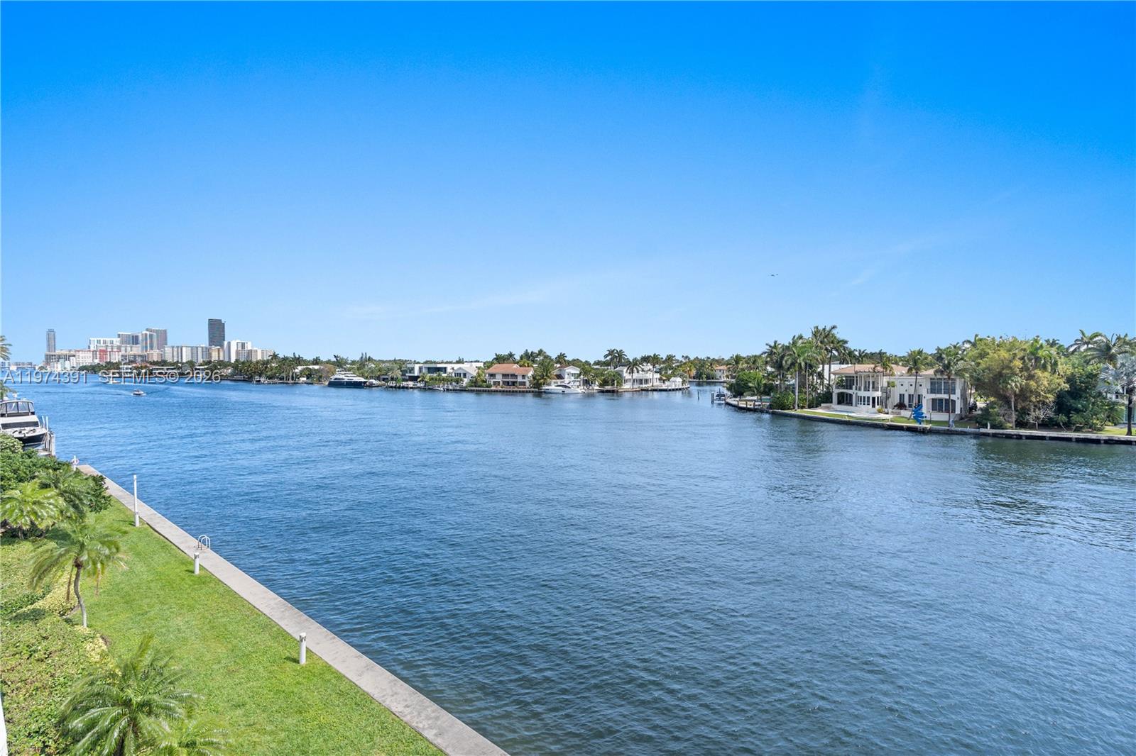 20191 E Country Club Dr # 407