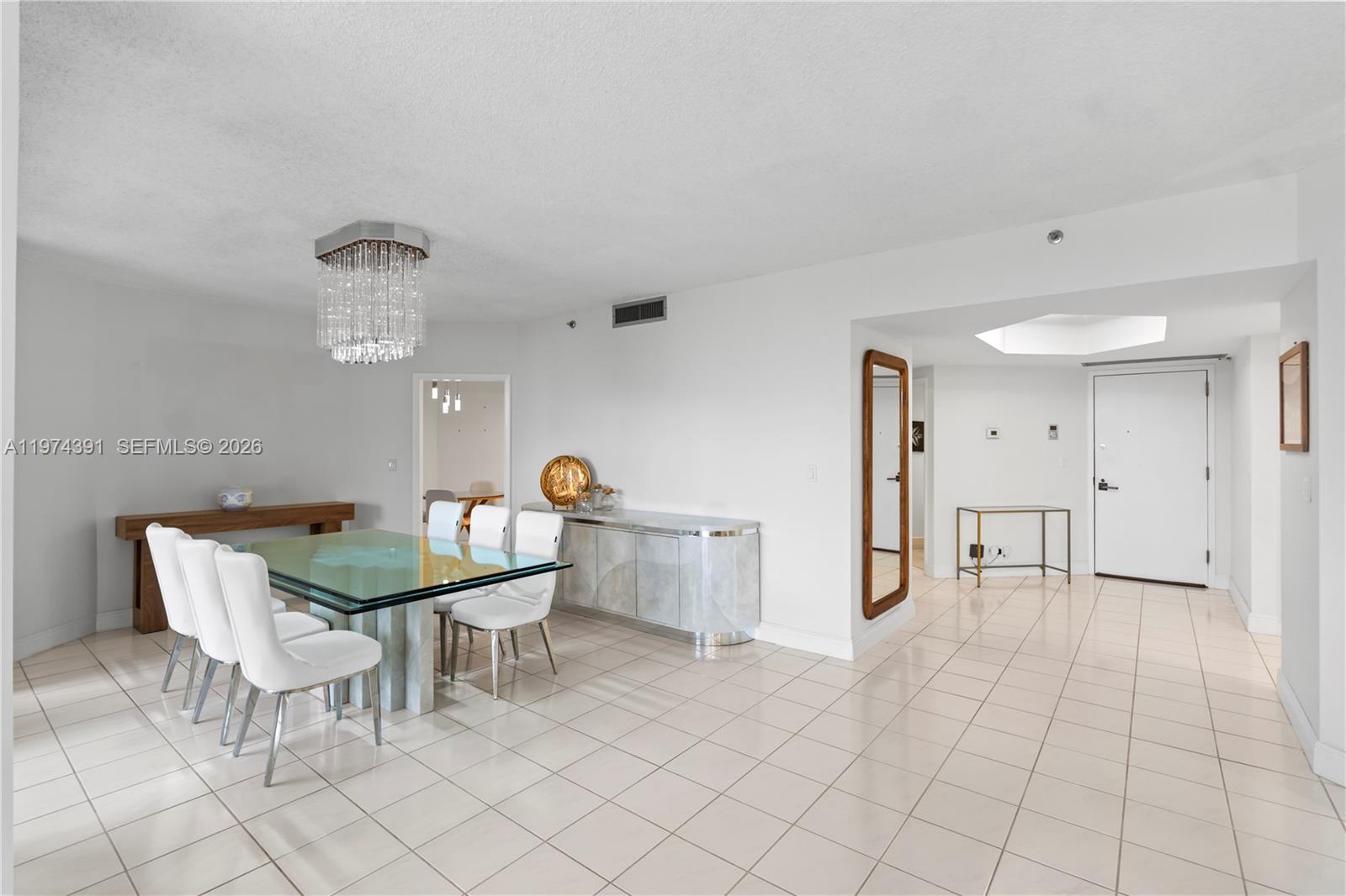 20191 E Country Club Dr # 407