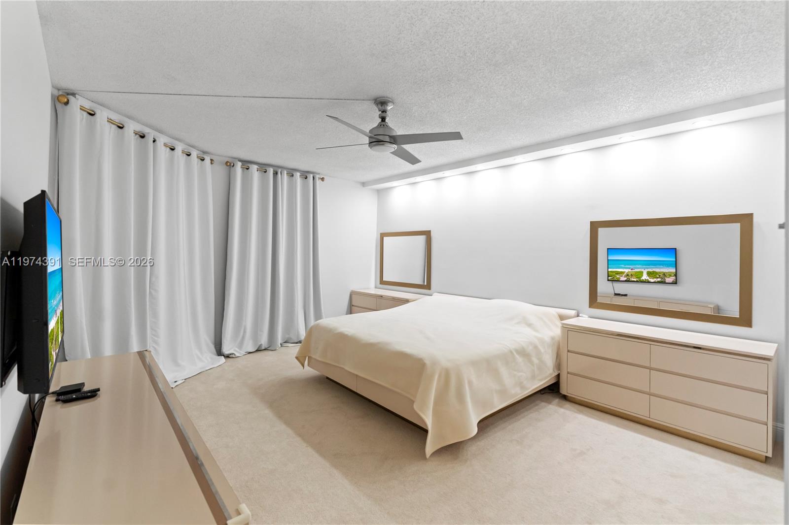 20191 E Country Club Dr # 407