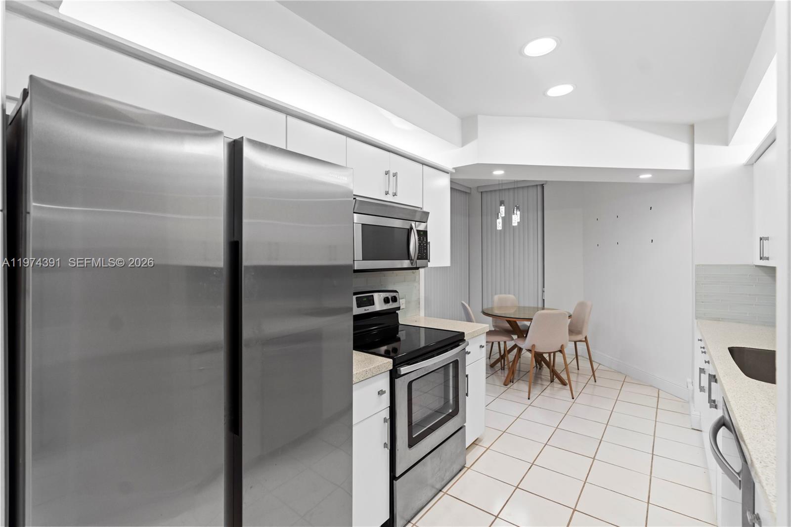 20191 E Country Club Dr # 407